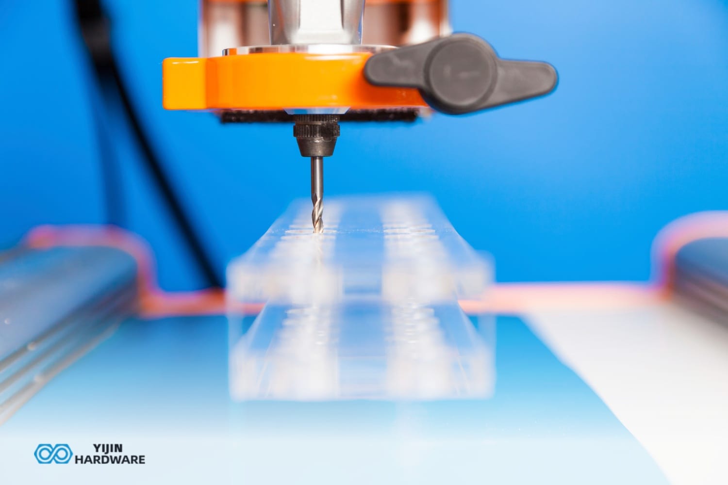 факторы, которые необходимо учитывать при выборе пластмасс для обработки на станках с ЧПУ